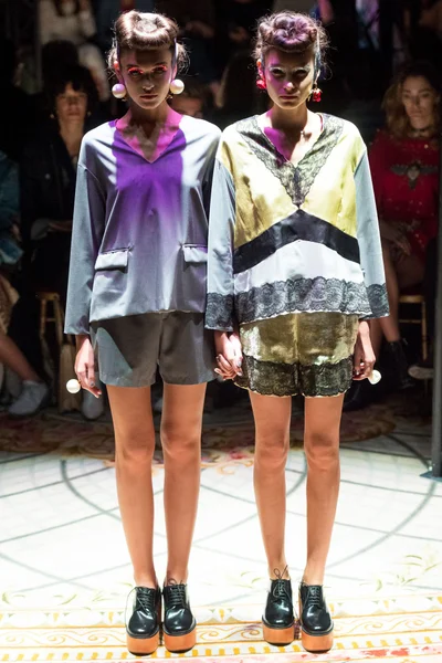 Look 25